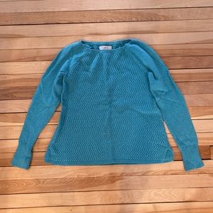 Comfy knitted blue crew neck sweater!
